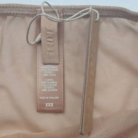 Skims Hi cut panty Nwt - Picture 4 of 9